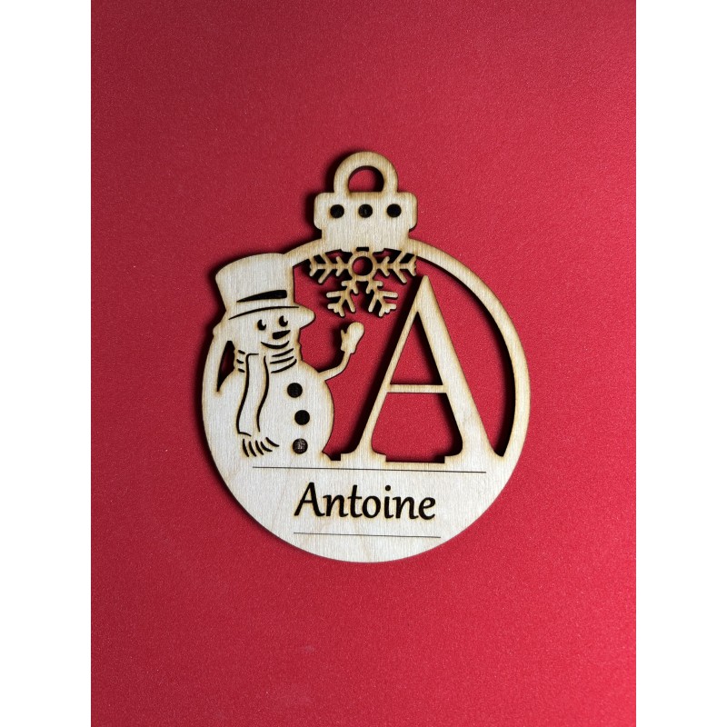 Décoration de Noël en bois, boules de Noël, ornement personnalisé, noms découpés au laser